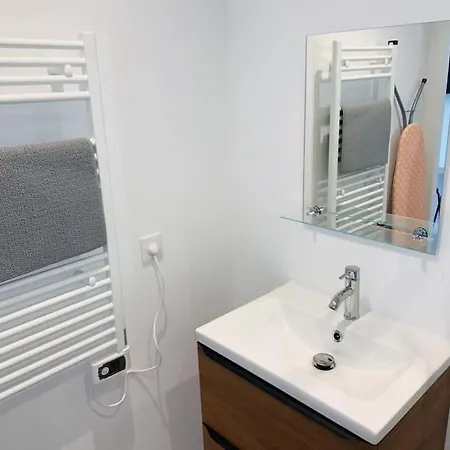 A 6 Min A Pied Du Centre